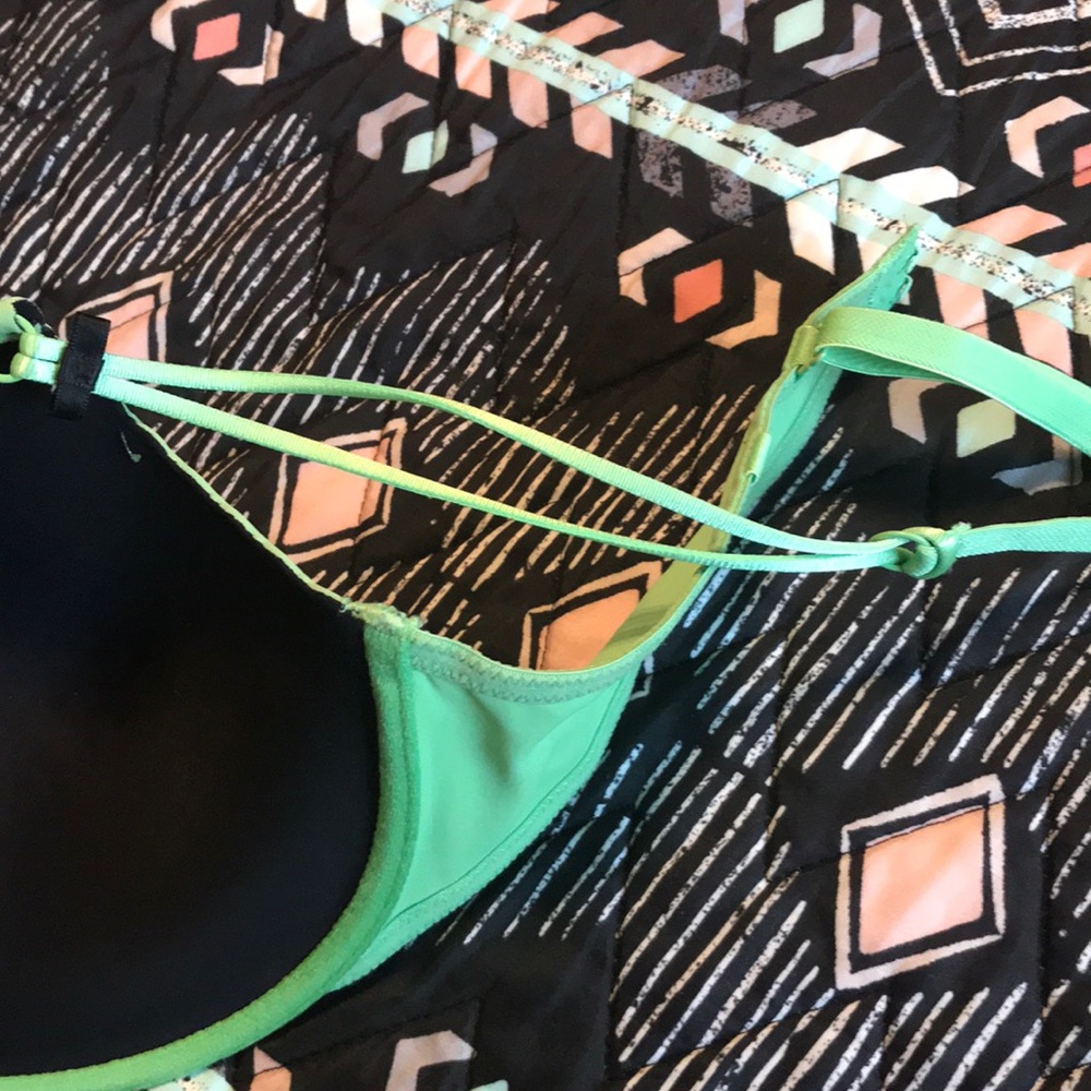 One Bra - Picture 4 of 4